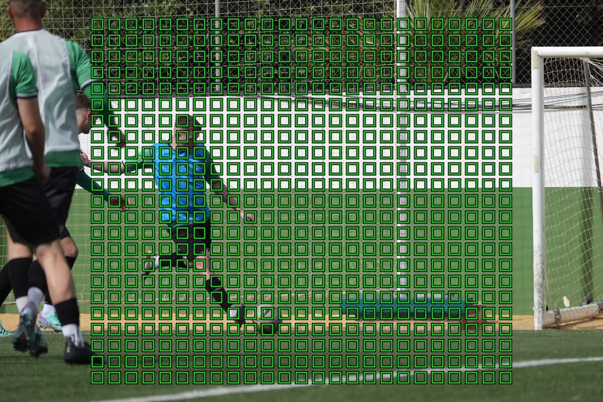 Az AF-lefedettség illusztrációja 575 fókuszpontot ábrázoló zöld négyzetekkel, egy futballmeccs képére helyezve